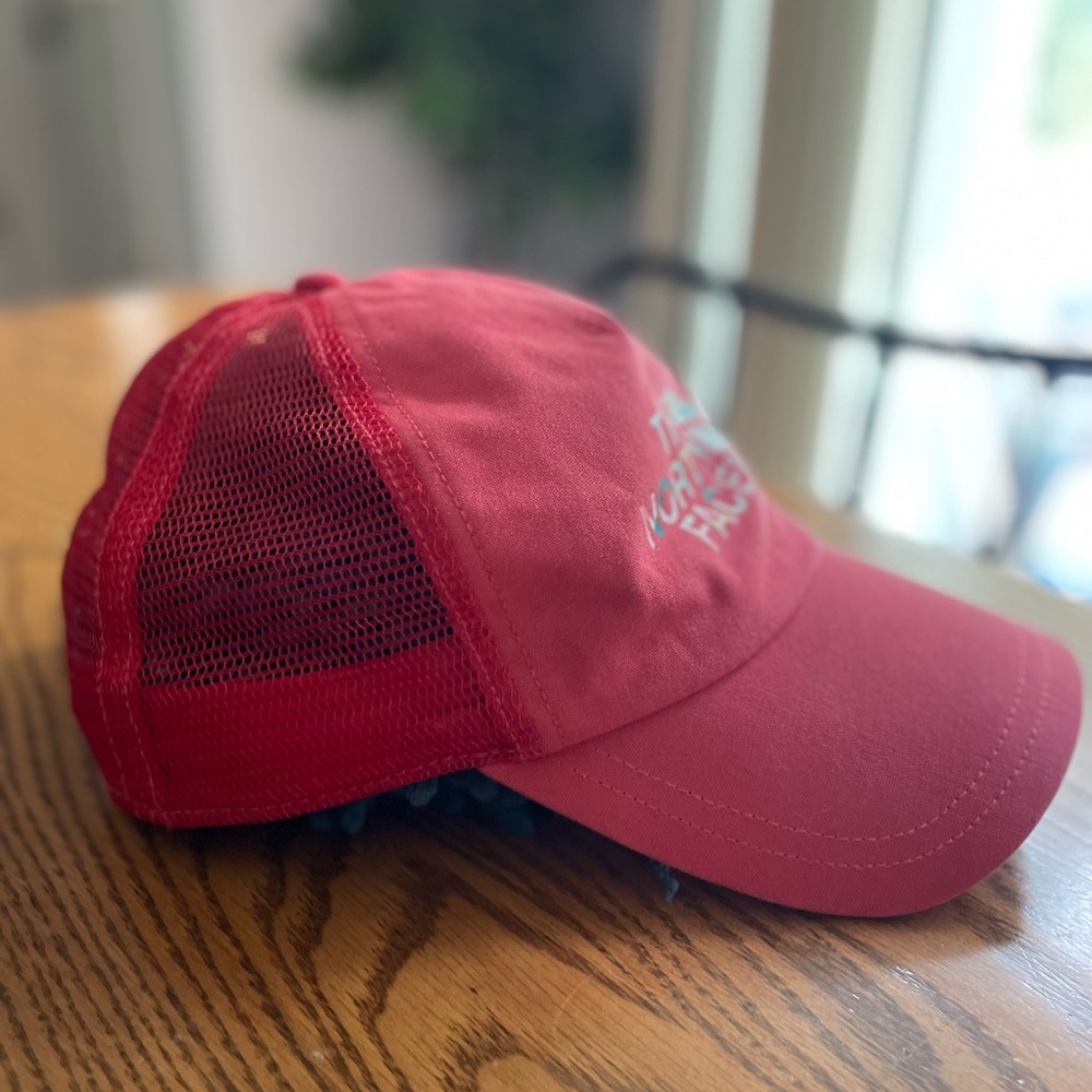Women’s North Face Hat - Picture 2 of 2